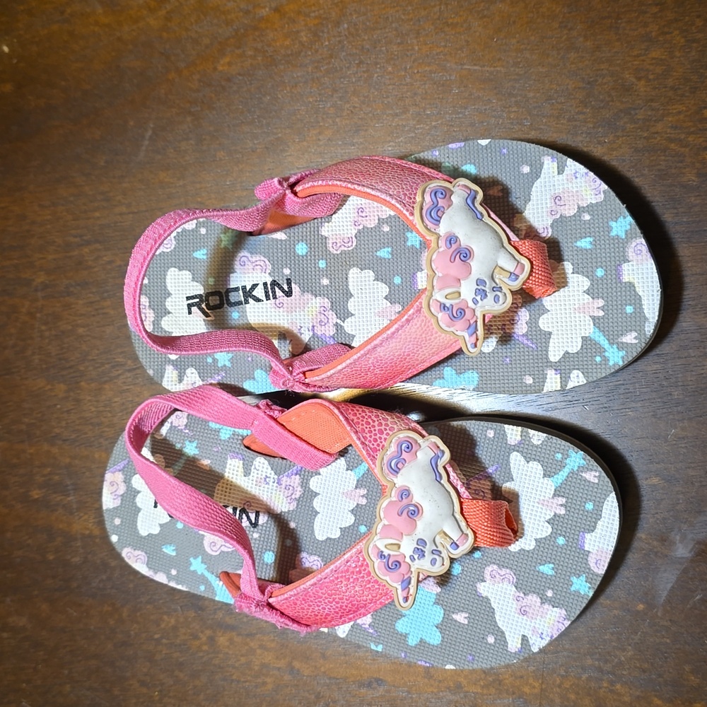 Rockin Unicorn Flip flops Size 6/7‎